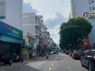 Chính chủ bán gấp nhà mặt tiền tân phước, p.6, q.10. bề ngang gần 6m, nhà 3 lầu, giá chỉ 19 tỷ