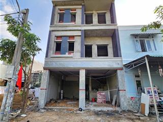 Bán nhà 2lầu 3,85 tỷ ngang 7m 65,4m2, gần đường lê hồng phong 300m, p. tân bình, tp. dĩ an