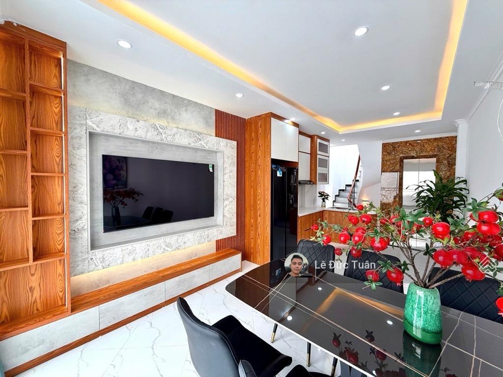 Trương định  hoàng mai, oto đỗ cổng, nhà mới xây đẹp thoáng , ngõ nông thẳng tắp, 36m x 5 tầng