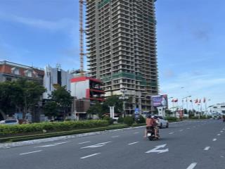 Bán đất mặt tiền phạm văn đồng. cách biển 100m. dt 340m2. đang cho thuê 130 triệu/tháng. rất đẹp
