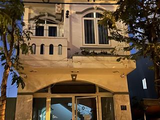Bán tòa căn hộ 4 tầng, 11 phòng. đường nguyễn xuân khoát. vị trí sát biển nhất. doanh thu 55tr/th