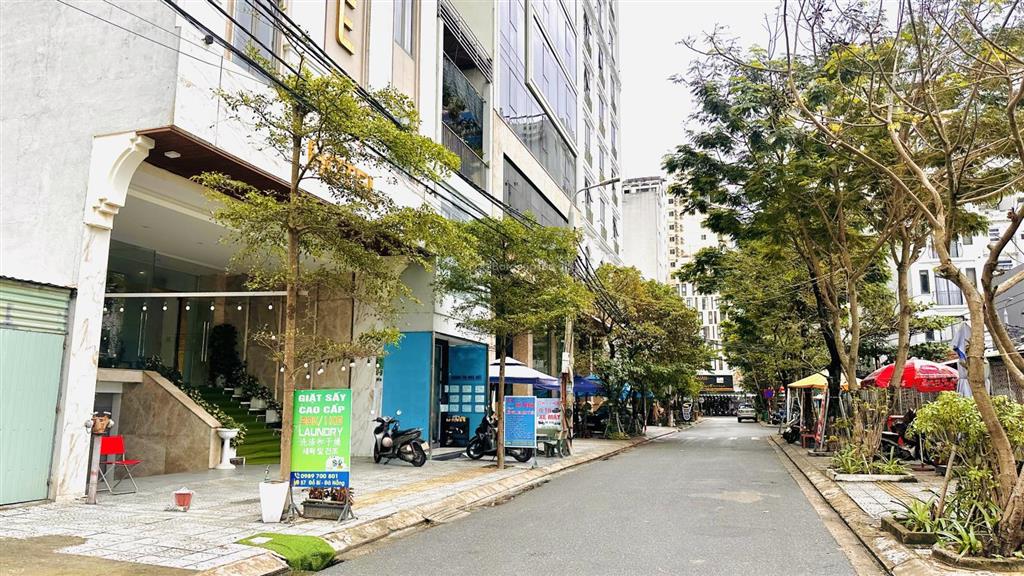 Bán cặp đất đường đỗ bí, diện tích 162m. sát biển. giá 50 tỷ