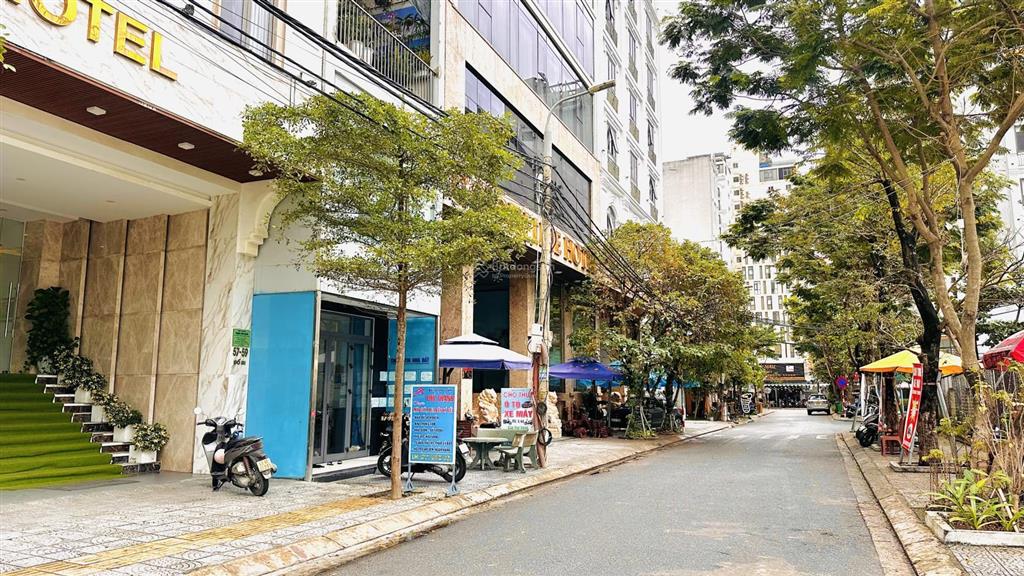 Bán cặp đất đường đỗ bí, diện tích 162m. sát biển. giá 50 tỷ