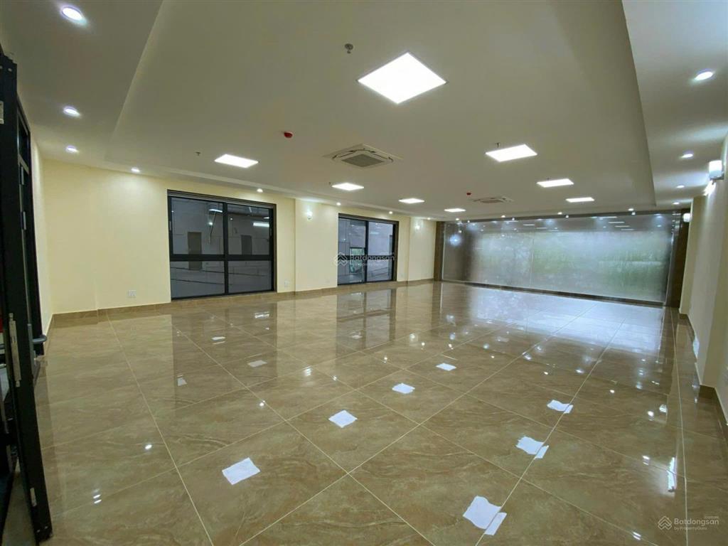 "vị trí vàng"  nhà mặt phố lý thường kiệt. dt 734m2, mt 30m, xd 12 tầng + 4 hầm