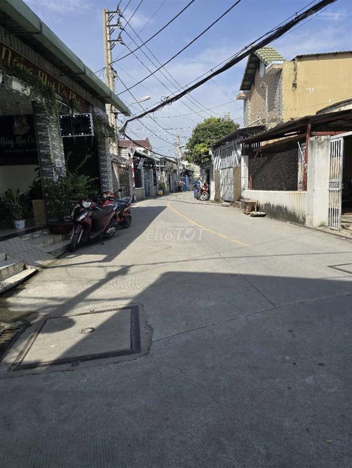 Cần bán căn nhà 75,4m2 1 phòng khách,1 phòng ngủ,1 phòng bếp, tolet,sân rộng hẻm xe hơi