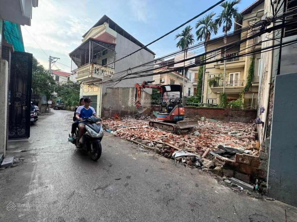 Ngõ thông  ô tô tránh  kinh doanh siêu đỉnh 85.7m2 mặt tiền 9.12m . xây ccmn cực đẹp . chính chủ