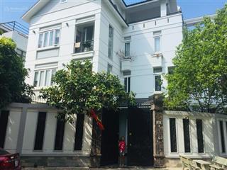 Bán căn biệt thự góc siêu đẹp 194m2 góc đường 27  32, tân phong, q7, vị trí vip hàng hiếm