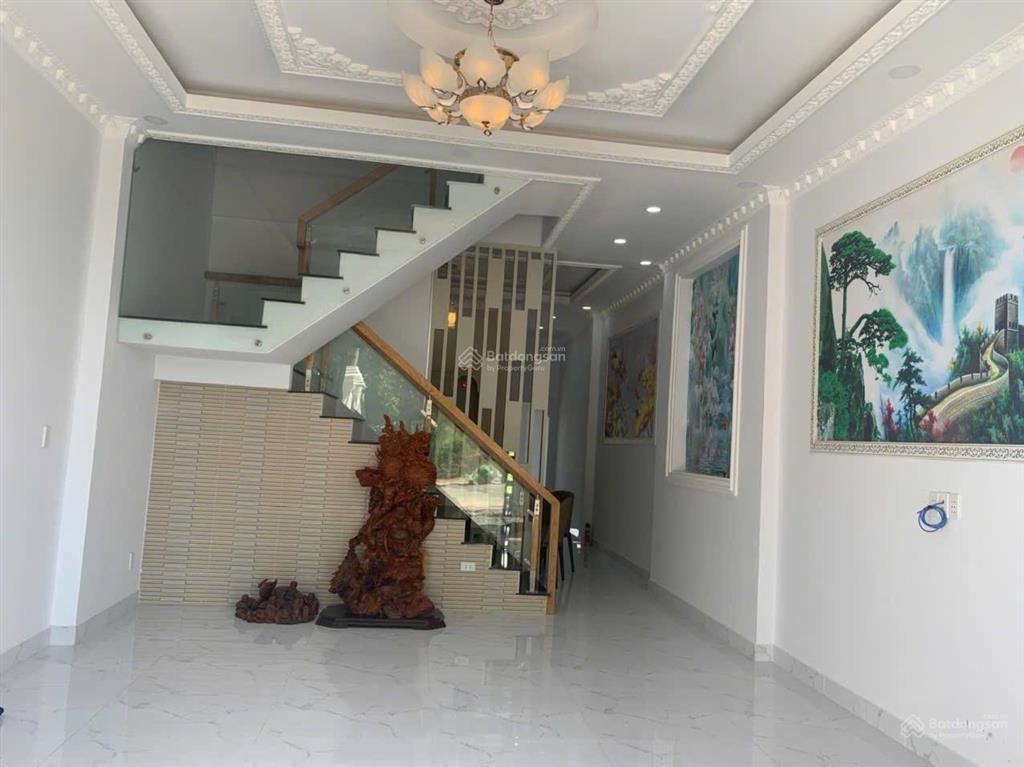 Bán nhà nguyên căn bến lức long an, thiết kế 3pn nhà mới, thoáng, mặt tiền trc cửa rộng 7m nhà đẹp