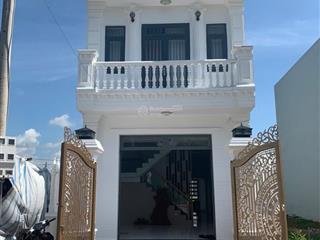 Bán nhà nguyên căn bến lức long an, thiết kế 3pn nhà mới, thoáng, mặt tiền trc cửa rộng 7m nhà đẹp