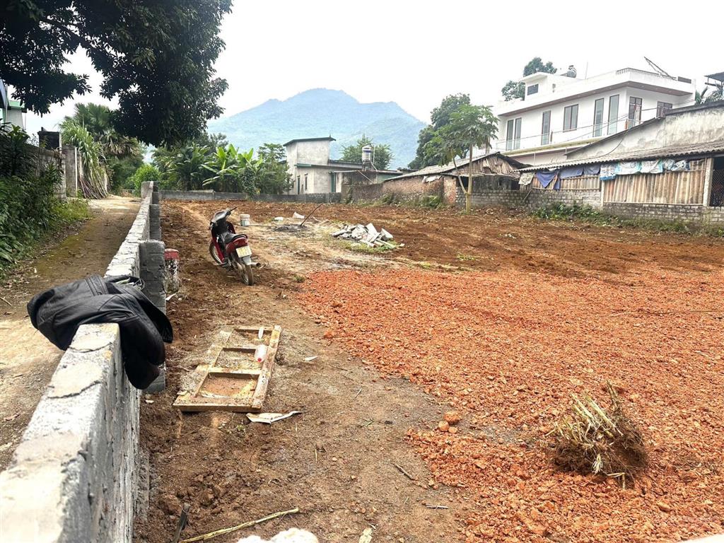 Cần bán 720m2 đất ờ 400m2 mặt đường 12b xã tú sơn gần chợ bãi chạo, kim bôi, hòa bình