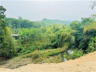 Đất đẹp có ao thích hợp làm nghỉ dưỡng , view cánh đồng bám suối