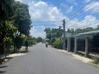 Quá rẻ luôn 541m có 280m2 tc đất p long toàn mà giá đất rẻ hơn hòa long giá chỉ 8tr/m2.
26m mt