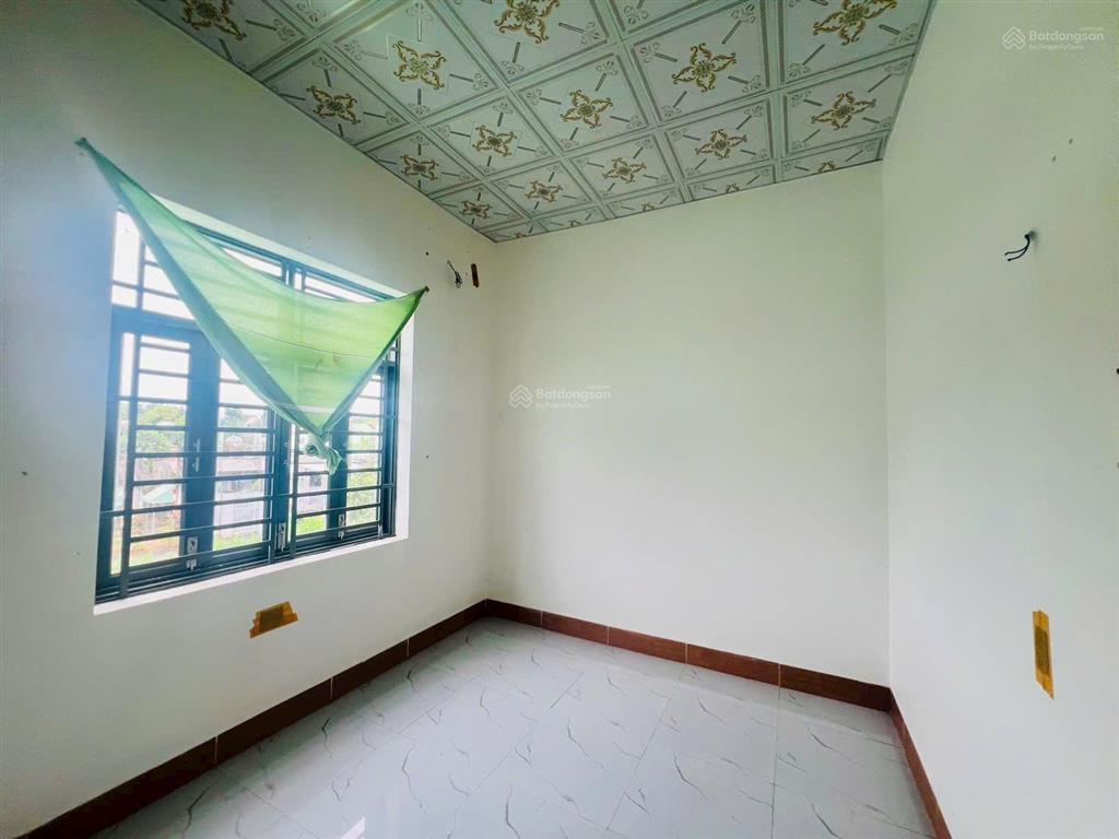 Cần bán căn nhà lầu gần chợ hòa long, tp bà rịa. nhà 1 trệt, 1 lầu, 3 phòng ngủ nằm mt đường nhựa