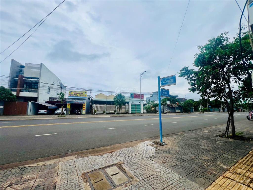 Cần bán căn nhà lầu gần chợ hòa long, tp bà rịa. nhà 1 trệt, 1 lầu, 3 phòng ngủ nằm mt đường nhựa