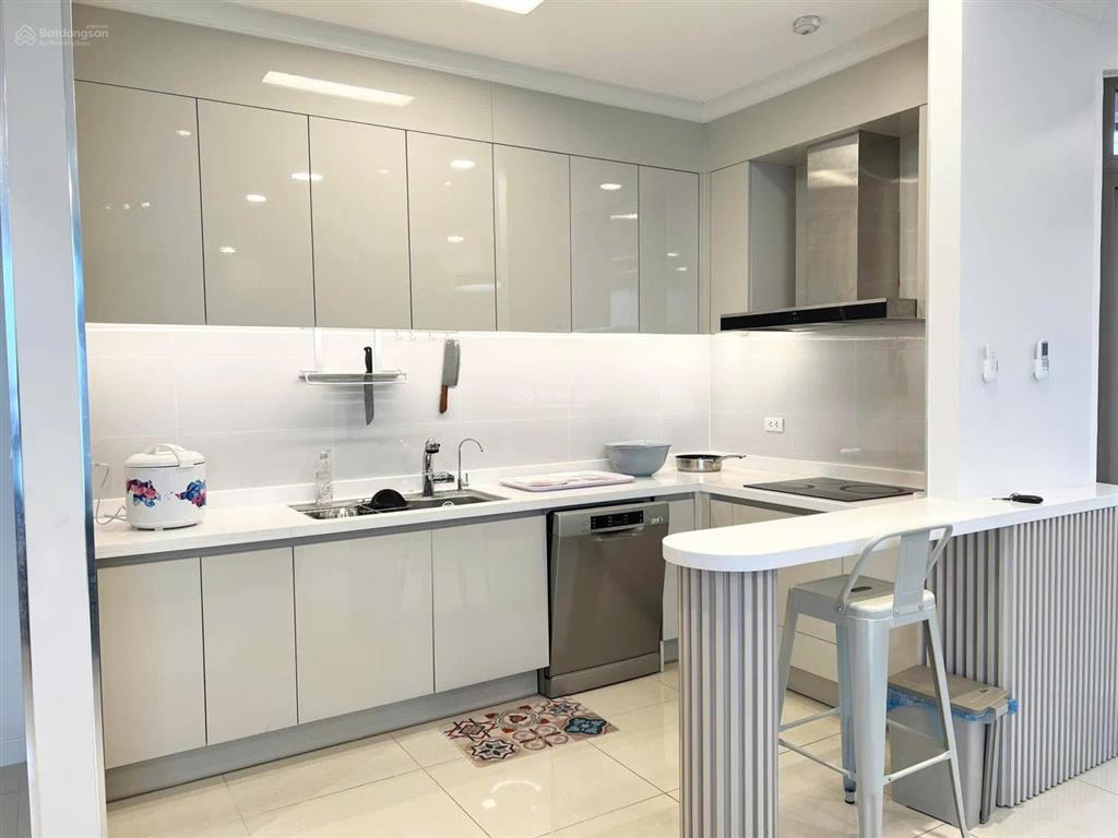 Bán căn hộ tầng cao stalake tây hồ tây view đep dt 113m2 , thiết kế 3 ngủ giá 20 tỷ