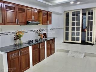 Dòng tiền 35 triệu  2 mặt tiền, sát vách quận 1  63m2 (6 x 13.5)m  btct 3 tầng 7 phòng ngủ