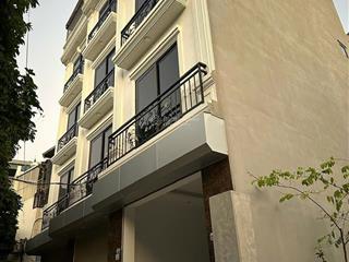 Nhà phượng đồng lô góc 32m2*5t, ôtô đỗ cửa gần dhtd thể thao đang cho thuê 5tr/1 tháng. giá 3.18tỷ