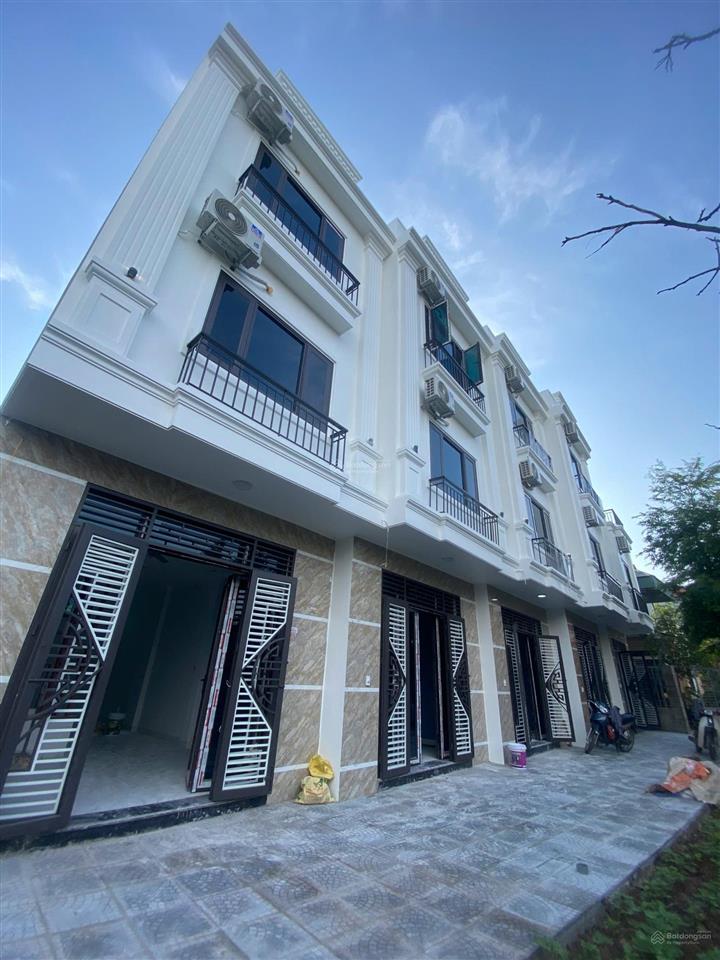 Nhà vân côn 40m2*3t. vị trí trung tâm oto đỗ gần, 1km ra đl thăng long, 20p lên mỹ đình. giá 3.8 tỷ