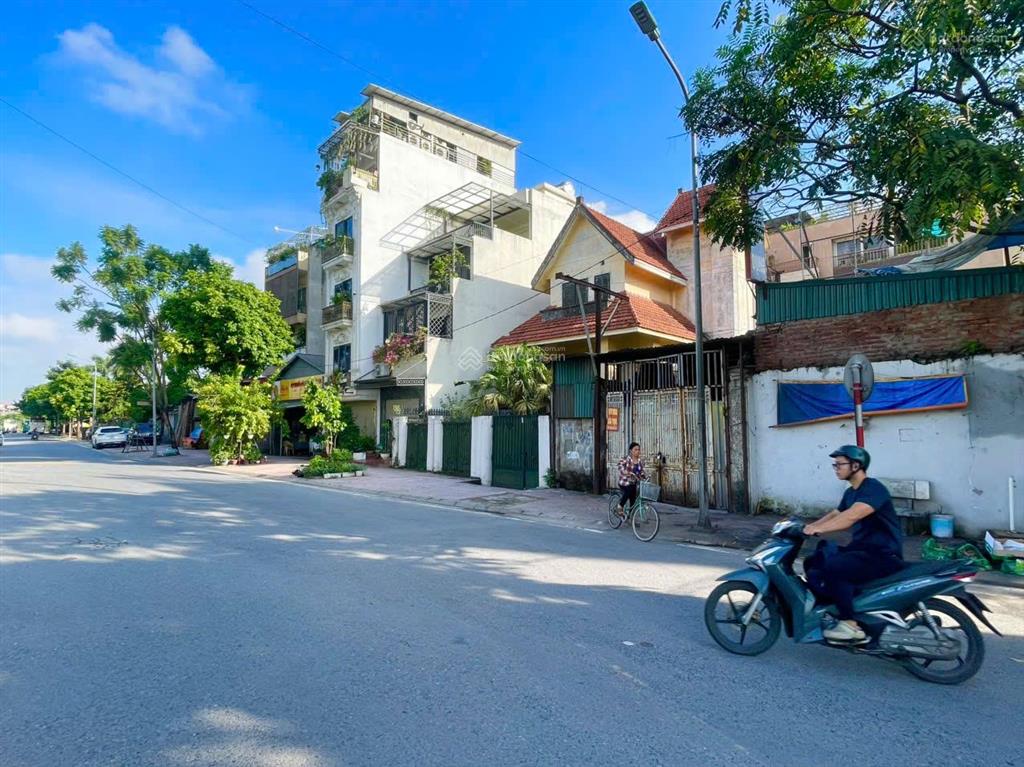 Hiếm, rẻ, mặt phố tư đình, long biên, vỉa hè, 3 ô tô tránh, kd, dt 135m2, mt 7.5 m, giá 34 tỷ 9