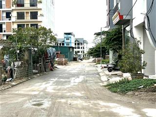 Bán đất dịch vụ trôi sát đường 32 68.7m2 giá 10.7tỷ