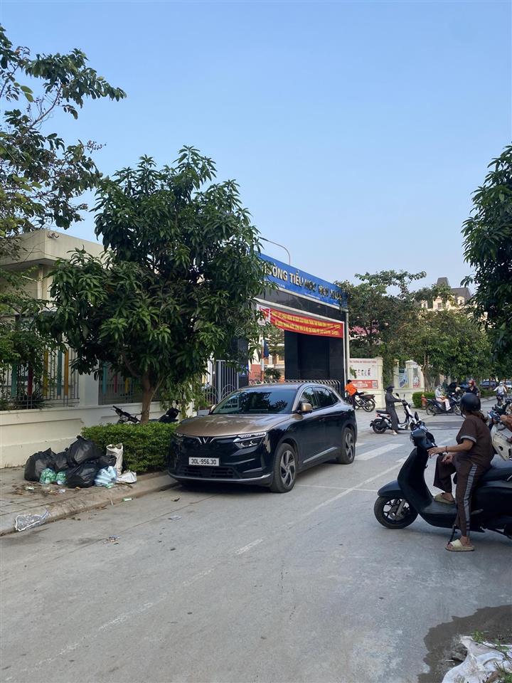 Bán đất dịch vụ trôi khu 5.5ha lô góc cách đường 32 50m, 194.5m2, giá 29 tỷ