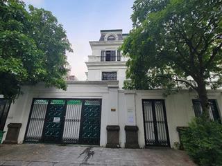Cho thuê biệt thự roman plaza, mặt đường tố hữu. dt 205m2, 4 tầng, mt 10m, full điều hoà, nóng lạnh