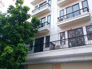 Cho thuê nhà trương định, hoàng mai. dt 105m2, 5 tầng, mt 5m, thông sàn, thang máy, giá 65 tr/th