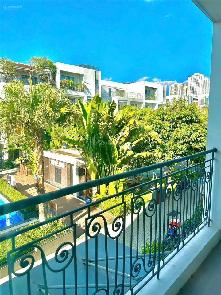 Cho thuê biệt thự the manor nguyễn xiển. dt 200m², 4 tầng, mt 10m, đh, nl, thang máy, giá chỉ 45tr