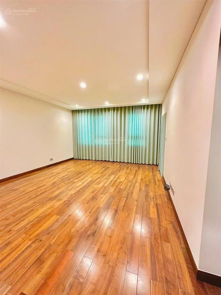 Cho thuê biệt thự the manor nguyễn xiển. dt 200m², 4 tầng, mt 10m, đh, nl, thang máy, giá chỉ 45tr