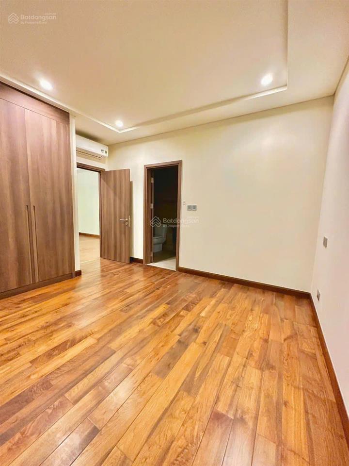 Cho thuê biệt thự the manor nguyễn xiển. dt 200m², 4 tầng, mt 10m, đh, nl, thang máy, giá chỉ 45tr