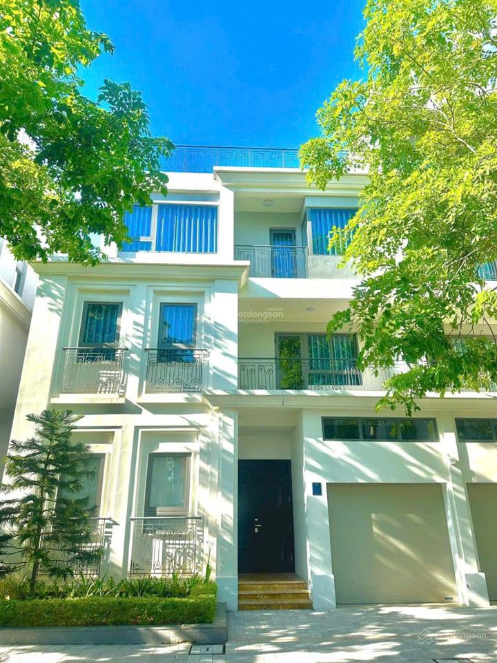 Cho thuê biệt thự the manor nguyễn xiển. dt 200m², 4 tầng, mt 10m, đh, nl, thang máy, giá chỉ 45tr