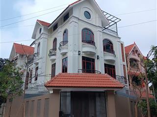 Cho thuê biệt thự kđt vạn phúc, hà đông. dt 205m2, 4 tầng, lô góc, full đh, nl, thang máy, giá 35tr