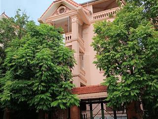 Cho thuê nhà kđt xa la, hà đông. dt 225m2, 3,5 tầng 1 hầm, mt 10m, đầy đủ đh, nl, giá 40tr