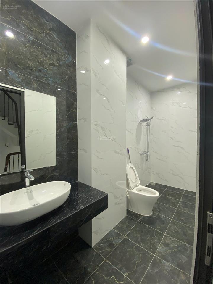 Cho thuê nhà văn phú, hà đông. dt 50m2, 6 tầng, mt 5m, thông sàn, thang máy, giá 25tr/th