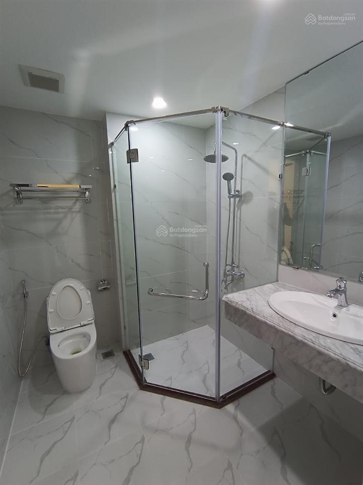 Cho thuê nhà mp hà cầu, hà đông. dt 130m2, mt 8,5m, 7 tầng, 1 hầm, thông sàn, thang máy, 120tr/th