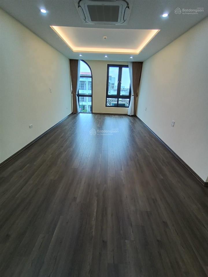 Cho thuê nhà mp hà cầu, hà đông. dt 130m2, mt 8,5m, 7 tầng, 1 hầm, thông sàn, thang máy, 120tr/th