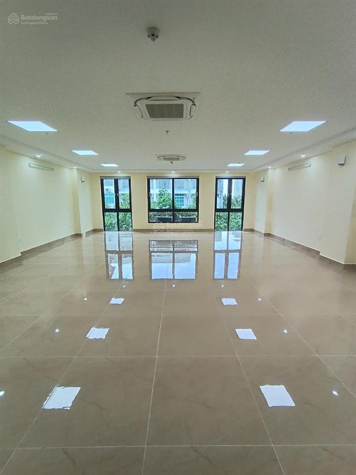 Cho thuê nhà mp hà cầu, hà đông. dt 130m2, mt 8,5m, 7 tầng, 1 hầm, thông sàn, thang máy, 120tr/th