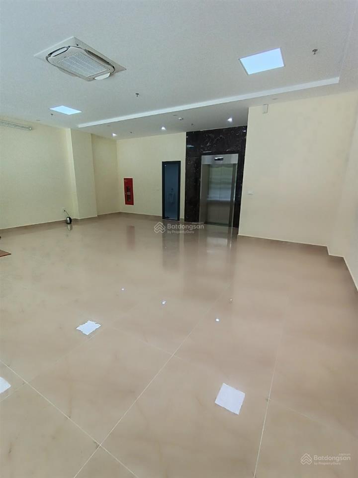 Cho thuê nhà mp hà cầu, hà đông. dt 130m2, mt 8,5m, 7 tầng, 1 hầm, thông sàn, thang máy, 120tr/th