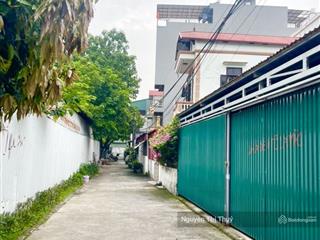 Đất đẹp bát khối long biên dt 80m2 giá 8,7tỷ ngõ nông ô tô tránh cách đường 40m 100m gần trường chợ