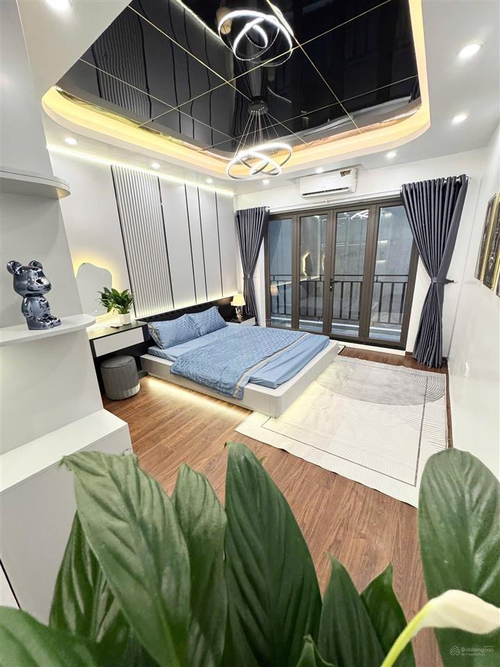 Bán nhà trần thái tông, gần phố, 2 thoáng, ngõ rộng 3m, nở hậu, dân xây, 38m2, 7,5 tỷ