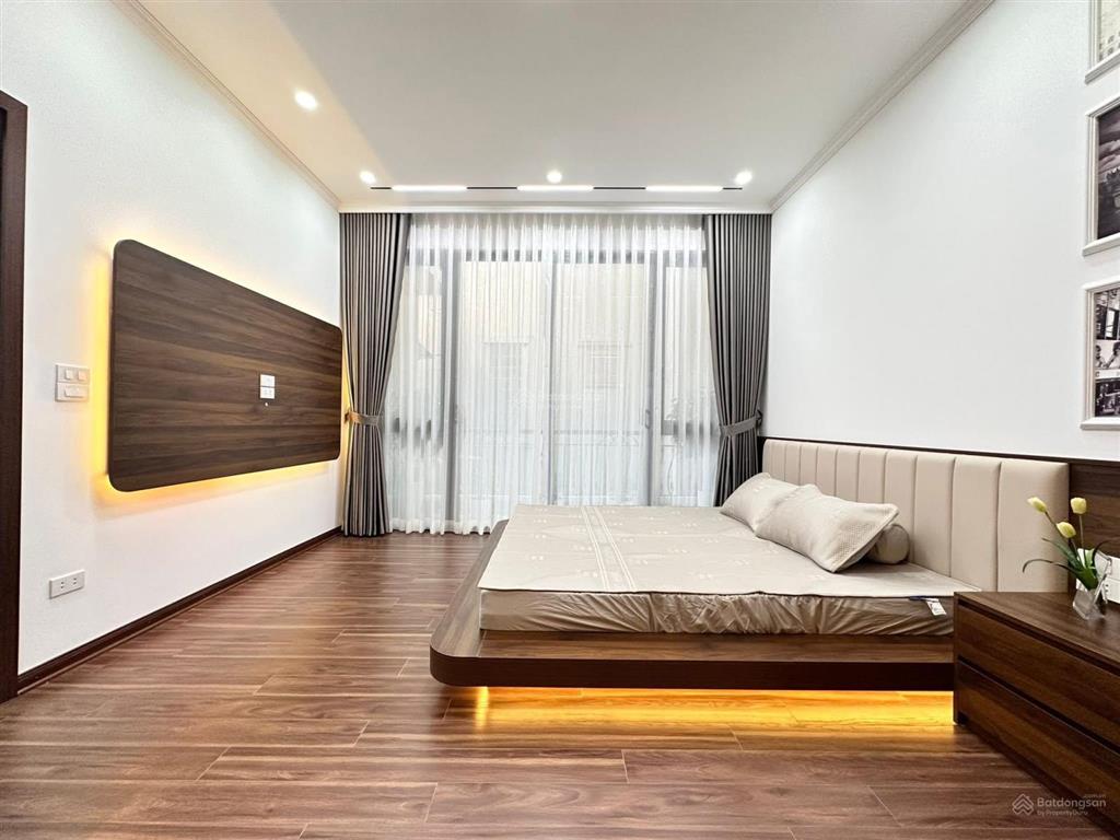 Bán nhà ngay ngoại giao đoàn, gần ô tô, sát công viên, lô góc, dân xây kiên cố, 45m2x5t