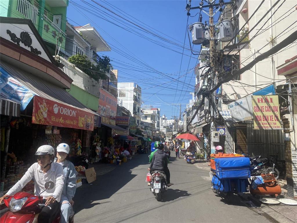Bán nhà mặt tiền tân bình, gần chợ sầm uất, p. 10 tân bình, trục lạc long quân, 4*12m, 2 tầng