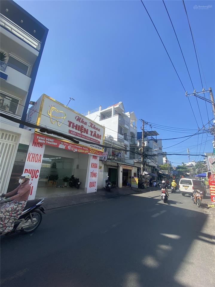 Bán nhà mặt tiền tân bình, gần chợ sầm uất, p. 10 tân bình, trục lạc long quân, 4*12m, 2 tầng