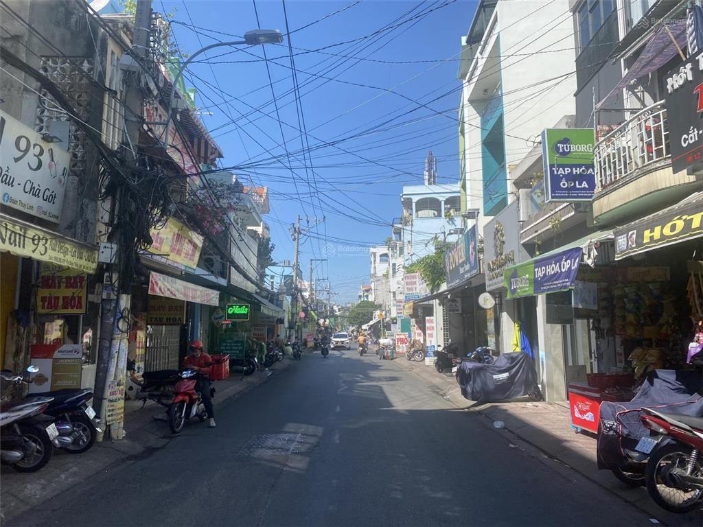 Bán nhà mặt tiền tân bình, gần chợ sầm uất, p. 10 tân bình, trục lạc long quân, 4*12m, 2 tầng