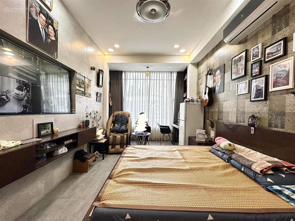 Bán nhà mặt tiền cách mạng tháng 8, phường 7 tân bình (4,5*23m), ngay cv lê thị riêng  15,7 tỷ
