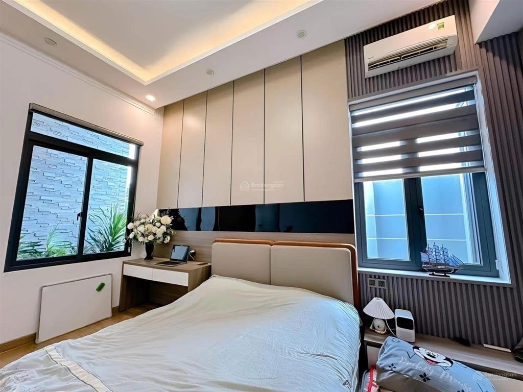 Bán nhà mặt tiền đường sơn hưng, phường 12, tân bình 4x14m, 4 tầng đẹp