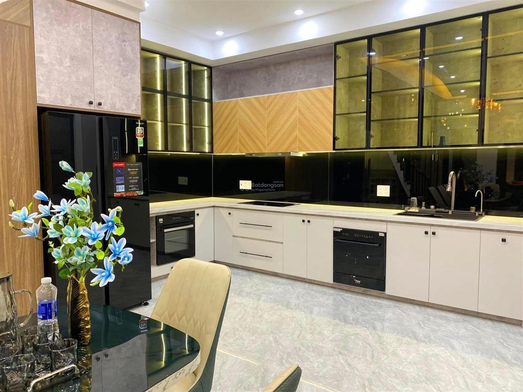 Bán nhà đường hoàng văn thụ, phường 4, tân bình, 5x15  nhà 4 tầng đẹp