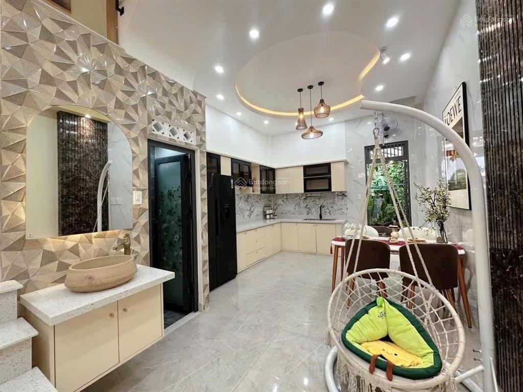 Bán nhà hxh phạm phú thứ, phường 11, tân bình (5,5*14m) 3 lầu mới, chỉ 9 tỷ?