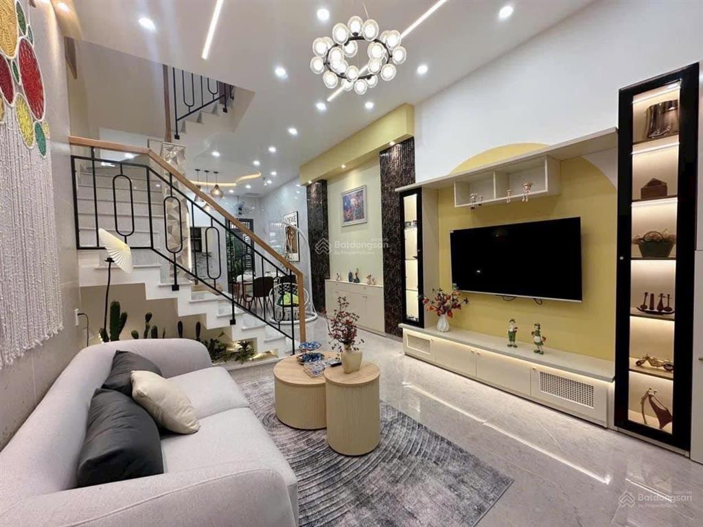Bán nhà hxh phạm phú thứ, phường 11, tân bình (5,5*14m) 3 lầu mới, chỉ 9 tỷ?