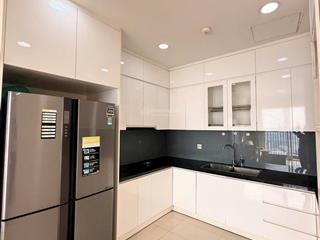 Bán căn góc tầng cao thoáng 3pn/2wc đầy đủ nội thất giá còn tl golden mansion